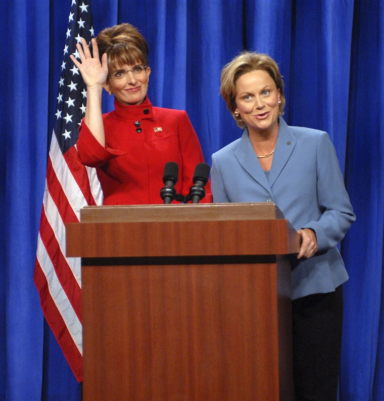 ティナ Fey as Governor Sarah Palin and Amy Poehleras Senator Hillary Clinton