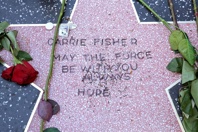 キャリー Fisher Remembered With Makeshift Star On The Hollywood Walk Of Fame
