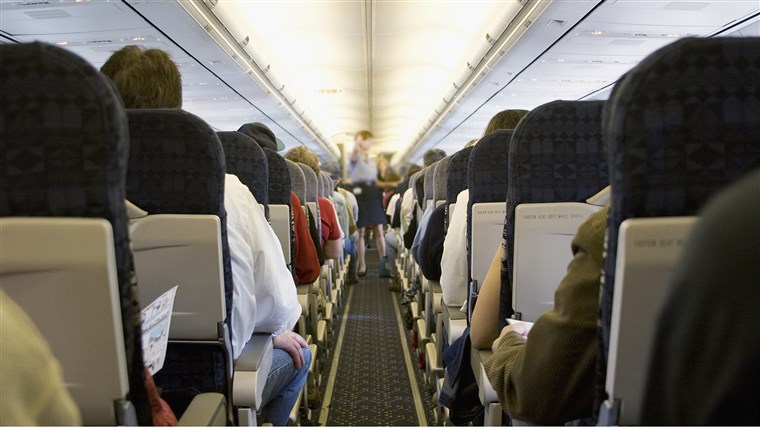 초과 중량 people on a plane