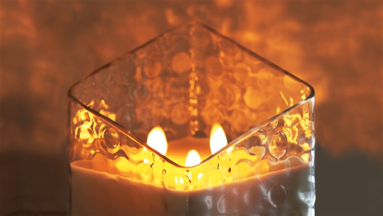 양키 Candle Recalls Luminous Candles Due to Laceration Hazard